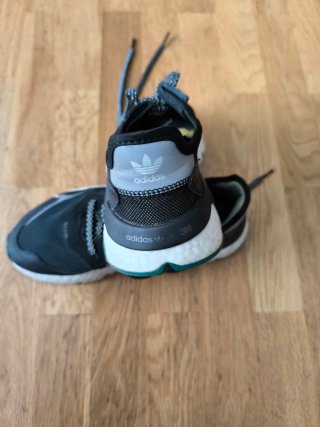 Zapatillas Adidas Negras y Blancas