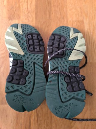Zapatillas Adidas Negras y Blancas
