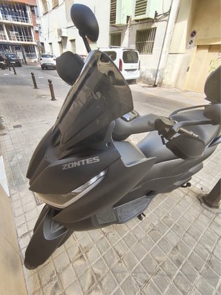 Zontes 125 Scooter Negra Casi Nueva