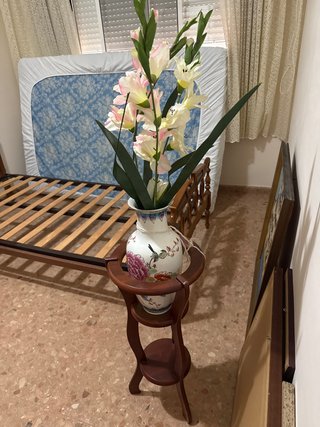 Jarrón chino vintage con soporte de madera