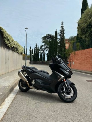 Yamaha T-MAX Maxi Scooter Negra