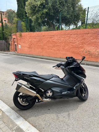 Yamaha T-MAX Maxi Scooter Negra