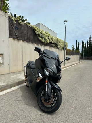 Yamaha T-MAX Maxi Scooter Negra