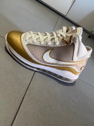 Zapatilla Nike LeBron James Dorada Blanca ORIGINAL
