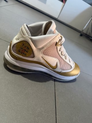 Zapatilla Nike LeBron James Dorada Blanca ORIGINAL