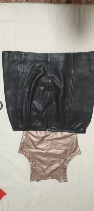 Conjunto Top Rosa Metálico y Falda Negra