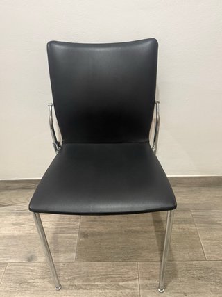 Silla Negra Moderna