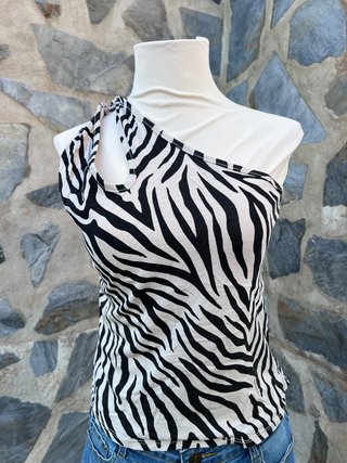 Top asimétrico estampado cebra