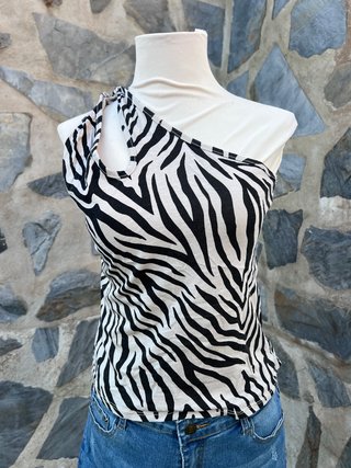 Top asimétrico estampado cebra