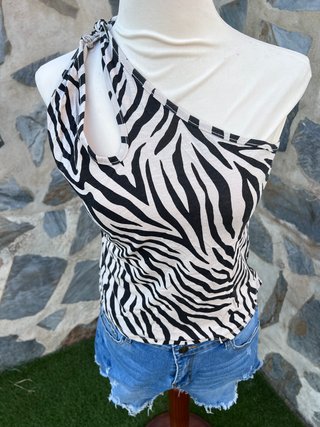 Top asimétrico estampado cebra