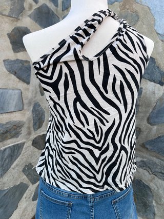 Top asimétrico estampado cebra
