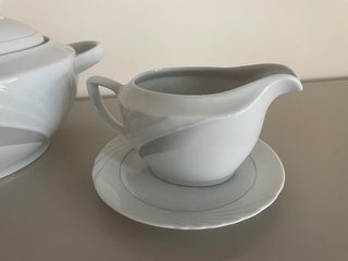 Sopera y salsera de porcelana blanca Winterling