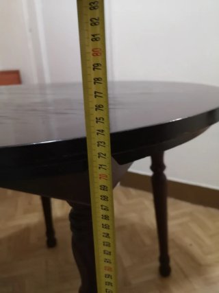 Mesa de madera antigua redonda