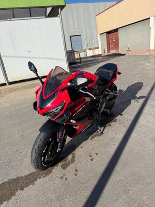 Honda CBR 650 R con Honda Plus Go