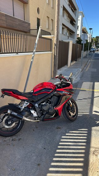 Honda CBR 650 R con Honda Plus Go