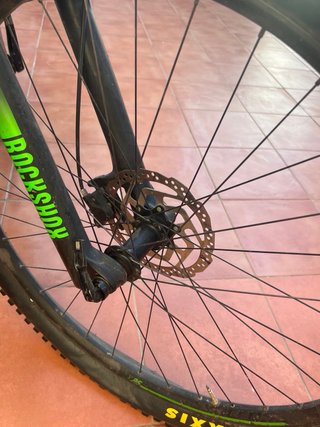 Bici Scott a doppia sospensione con telaio in alluminio e ruote da 29''