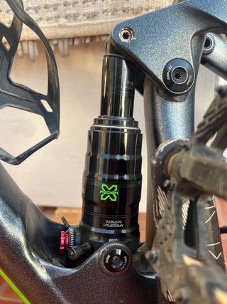 Bici Scott a doppia sospensione con telaio in alluminio e ruote da 29''