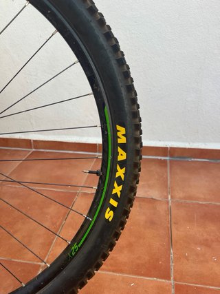 Bici Scott a doppia sospensione con telaio in alluminio e ruote da 29''