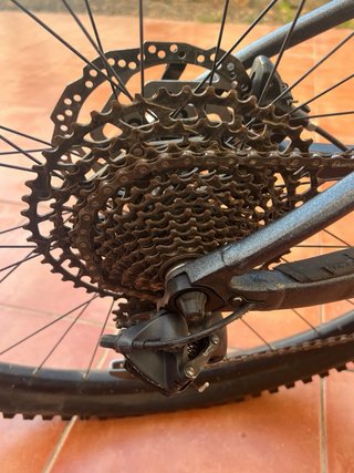 Bici Scott a doppia sospensione con telaio in alluminio e ruote da 29''