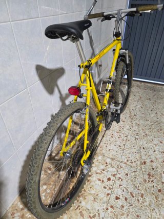 Bicicleta Montagna Giant Gialla