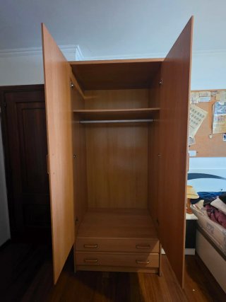 Dormitorio - 2 camas 90×1'90 +armario + mesilla