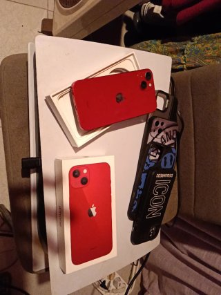 iPhone 13 mini Rojo con 4 fundas y cargador regalo