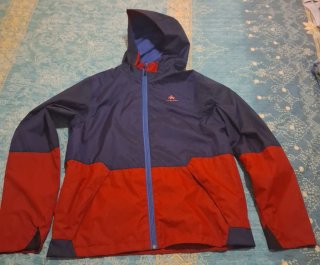 Chaqueta impermeable Quechua talla 12-13 años.