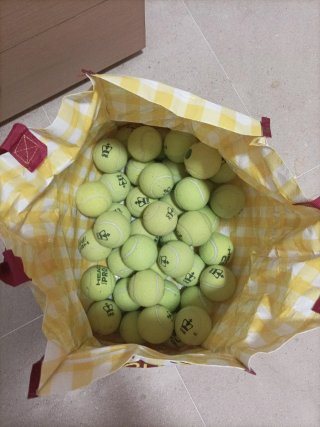 Bolsa con 40 pelotas de tenis usadas