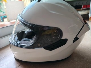 Casco de moto blanco integral
