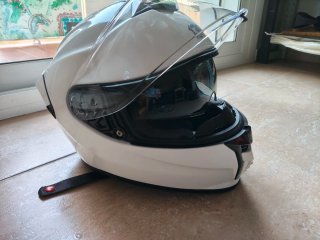 Casco de moto blanco integral