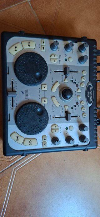 Hercules DJ Control MP3 Mesa de Mezclas