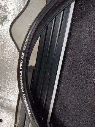 2 nuovi pneumatici da strada CST Tubeless 700x28C