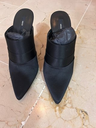 Zapatos de tacón negros para mujer