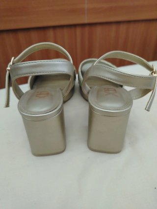 Sandalias Xti Plataforma Tacón dorado
