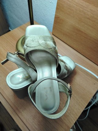 Sandalias Xti Plataforma Tacón dorado