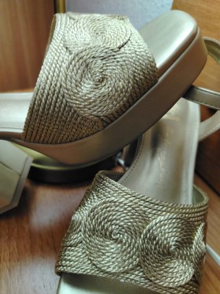 Sandalias Xti Plataforma Tacón dorado