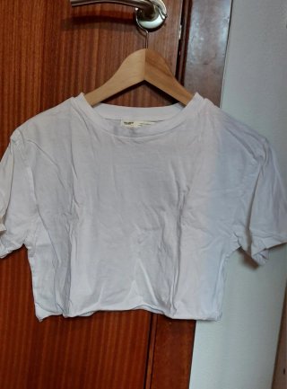 Top blanco corto