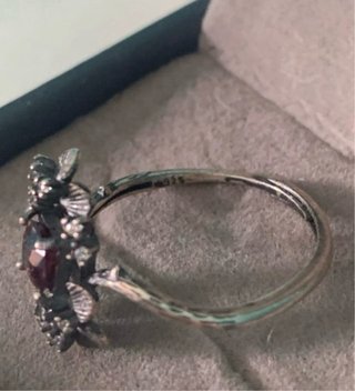 Anello in argento con spinello rosa