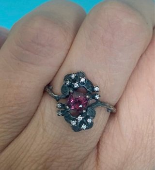 Anello in argento con spinello rosa