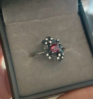 Anello in argento con spinello rosa