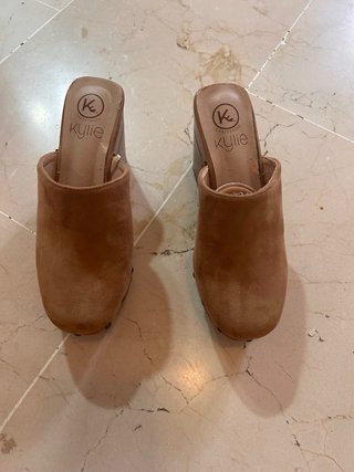 Zapatos de tacón marrón para mujer