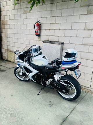 Suzuki GSXR 600 K8 Plata/Blanca