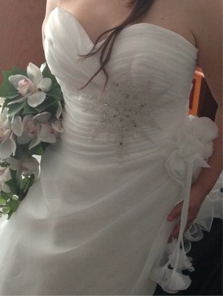 Vestido de Novia con Cola Volantes