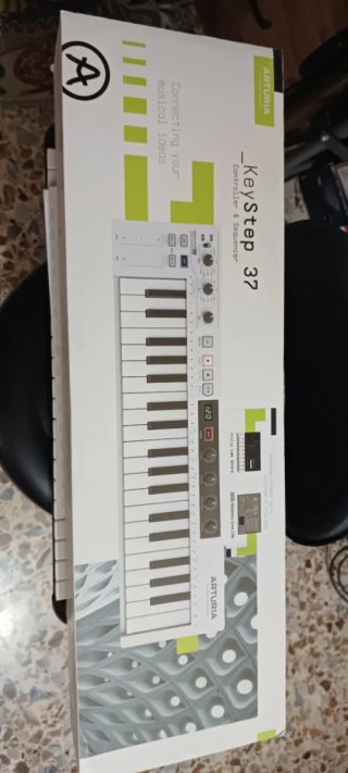 Controlador MIDI Arturia Keystep 37 Blanco