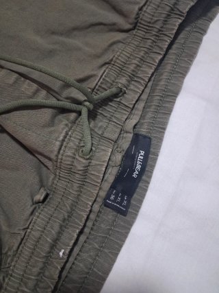Pantalón Pull&Bear verde militar talla XL