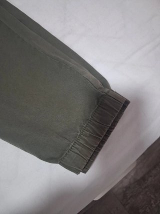 Pantalón Pull&Bear verde militar talla XL