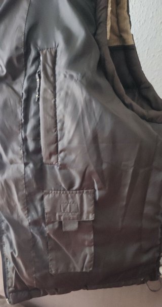 Chaleco acolchado marrón y beige