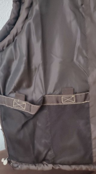 Chaleco acolchado marrón y beige