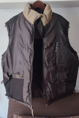 Chaleco acolchado marrón y beige