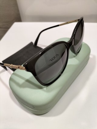 Gafas de sol Tous mujer negras, con estuche